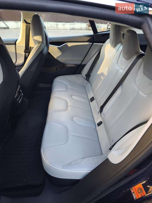 Лифтбек Tesla Model S 2014 в Ирпене
