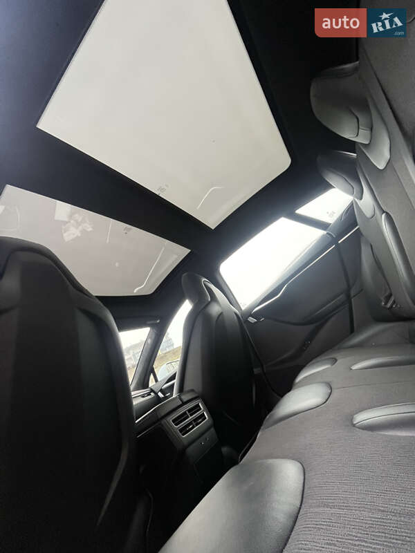 Лифтбек Tesla Model S 2016 в Львове