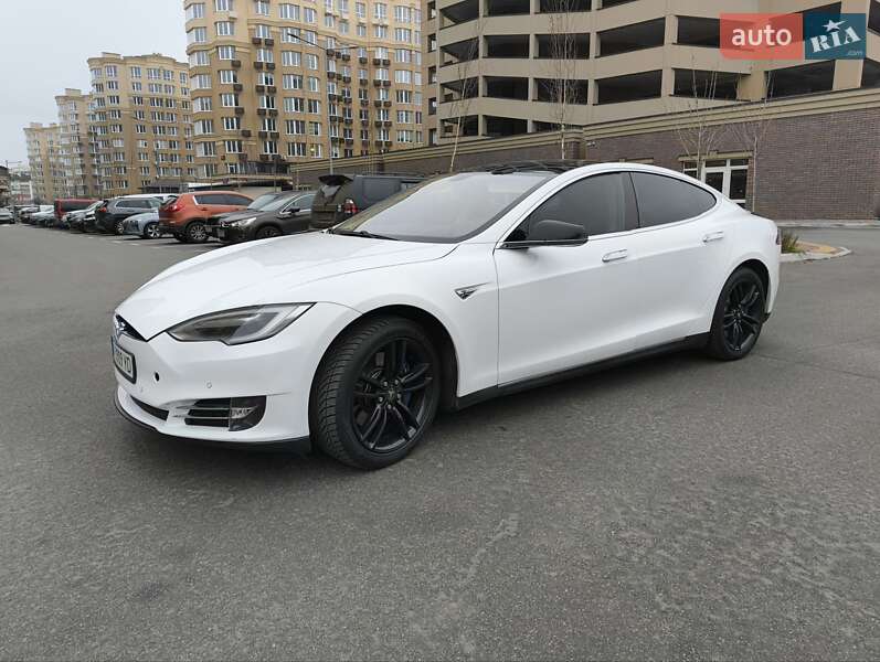 Лифтбек Tesla Model S 2014 в Киеве