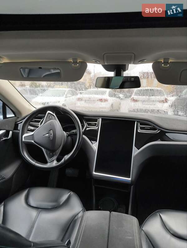 Лифтбек Tesla Model S 2014 в Киеве