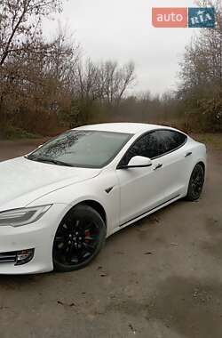 Лифтбек Tesla Model S 2016 в Тлумаче
