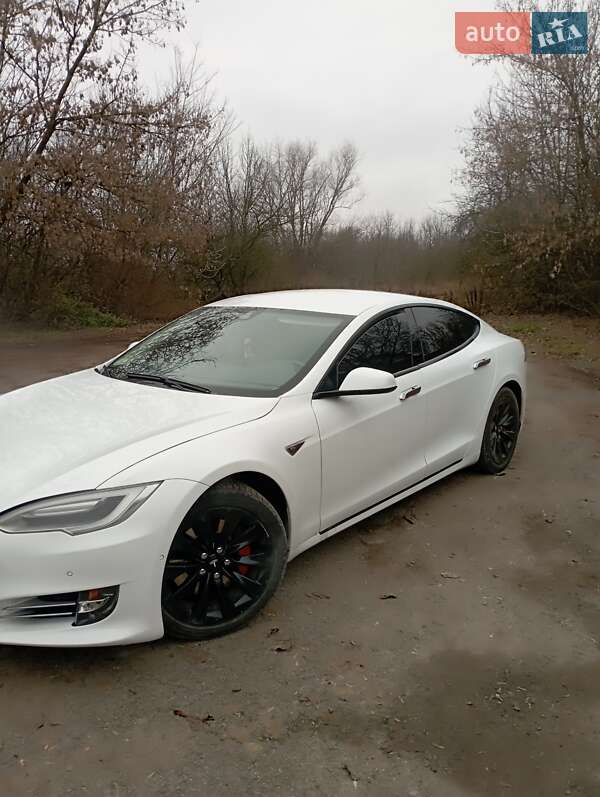 Tesla Model S 2016