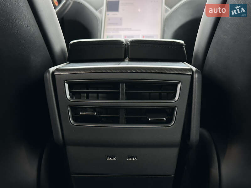 Лифтбек Tesla Model S 2018 в Днепре