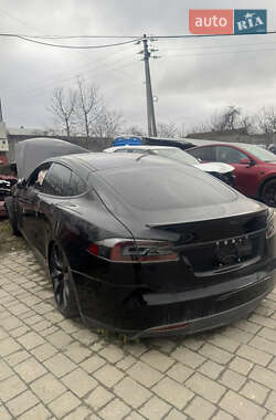 Лифтбек Tesla Model S 2016 в Львове
