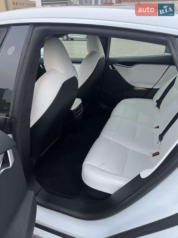 Лифтбек Tesla Model S 2019 в Киеве фото 18 Лифтбек Tesla Model S 2019 в Киеве