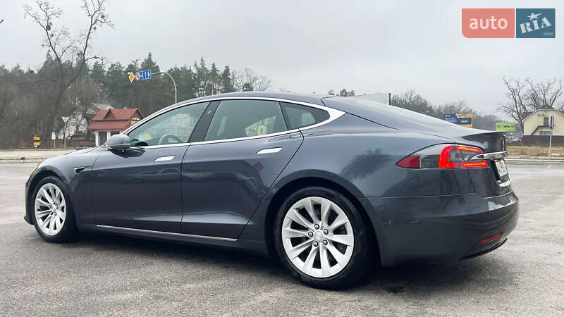 Лифтбек Tesla Model S 2018 в Киеве фото 5 Лифтбек Tesla Model S 2018 в Киеве