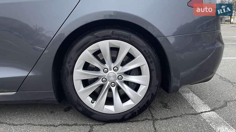 Лифтбек Tesla Model S 2018 в Киеве фото 23 Лифтбек Tesla Model S 2018 в Киеве