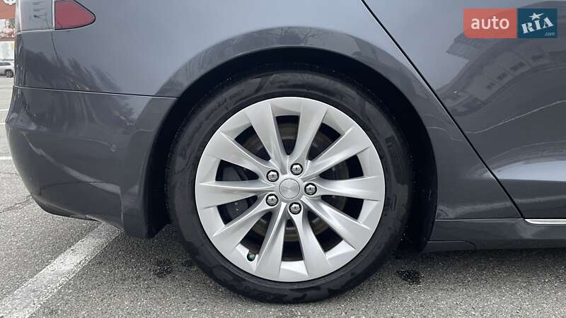 Лифтбек Tesla Model S 2018 в Киеве фото 25 Лифтбек Tesla Model S 2018 в Киеве