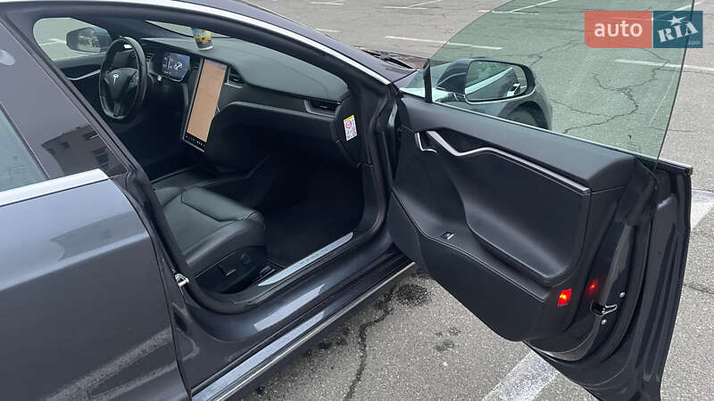 Лифтбек Tesla Model S 2018 в Киеве фото 27 Лифтбек Tesla Model S 2018 в Киеве