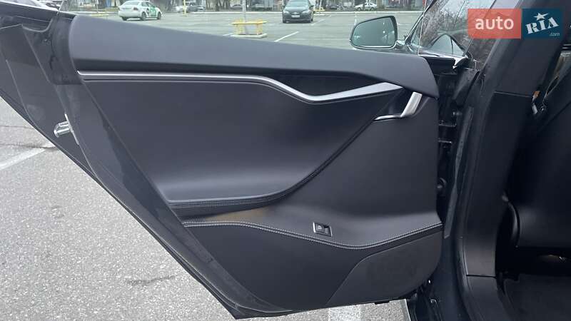 Лифтбек Tesla Model S 2018 в Киеве фото 31 Лифтбек Tesla Model S 2018 в Киеве