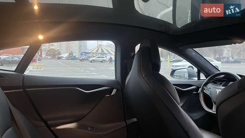 Лифтбек Tesla Model S 2018 в Киеве фото 46 Лифтбек Tesla Model S 2018 в Киеве