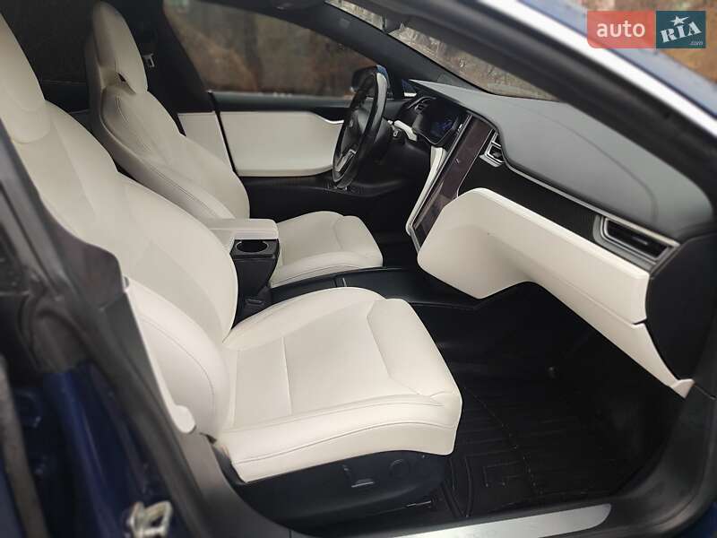 Лифтбек Tesla Model S 2017 в Киеве фото 5 Лифтбек Tesla Model S 2017 в Киеве
