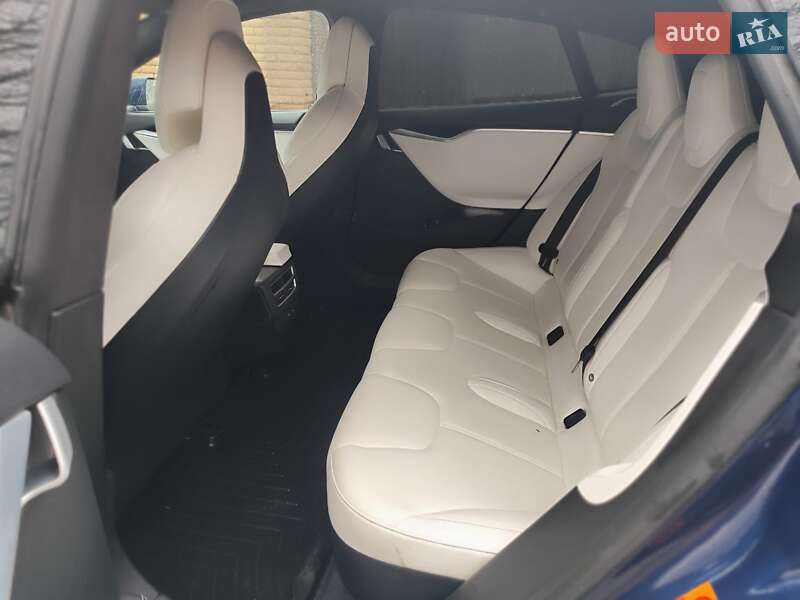 Лифтбек Tesla Model S 2017 в Киеве фото 12 Лифтбек Tesla Model S 2017 в Киеве