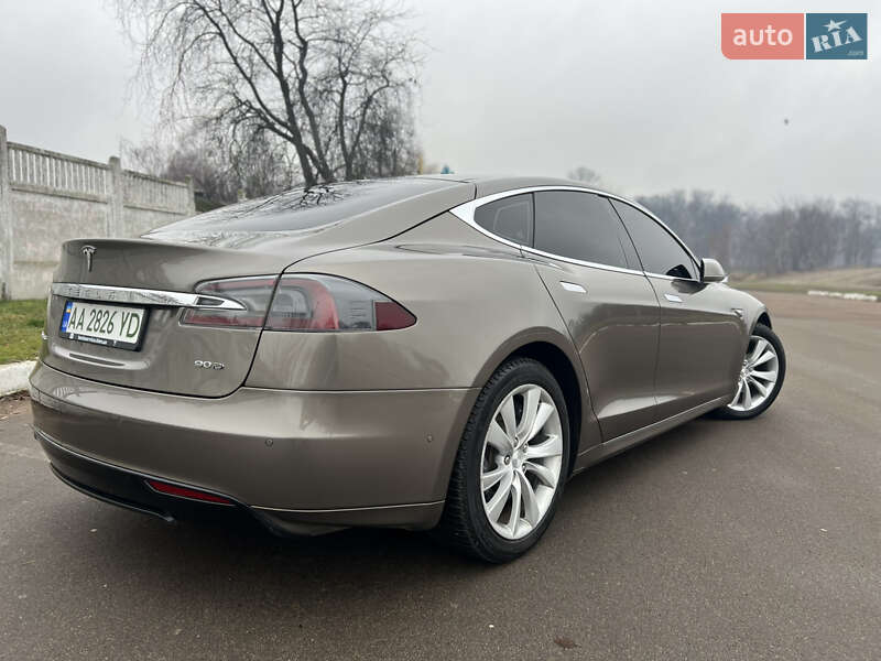 Лифтбек Tesla Model S 2015 в Прилуках фото 3 Лифтбек Tesla Model S 2015 в Прилуках