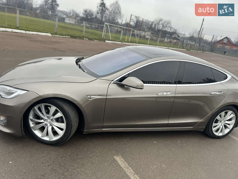 Лифтбек Tesla Model S 2015 в Прилуках фото 20 Лифтбек Tesla Model S 2015 в Прилуках