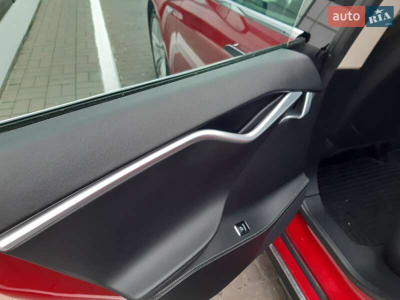 Лифтбек Tesla Model S 2014 в Ровно