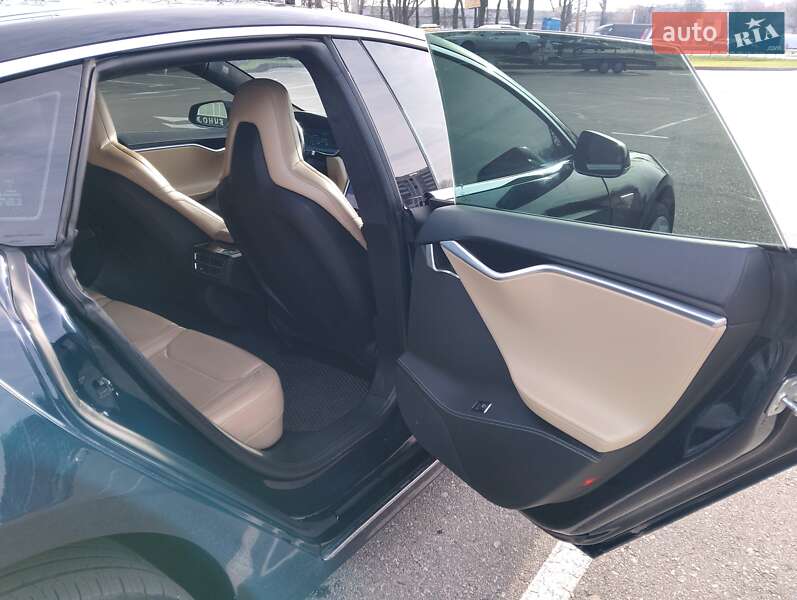 Ліфтбек Tesla Model S 2014 в Києві