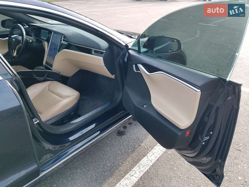 Ліфтбек Tesla Model S 2014 в Києві