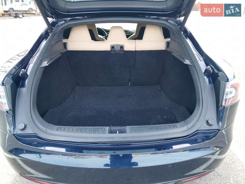 Ліфтбек Tesla Model S 2014 в Києві