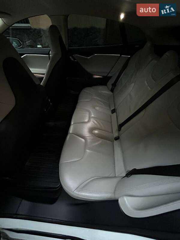 Лифтбек Tesla Model S 2013 в Львове