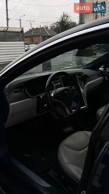 Лифтбек Tesla Model S 2015 в Виннице