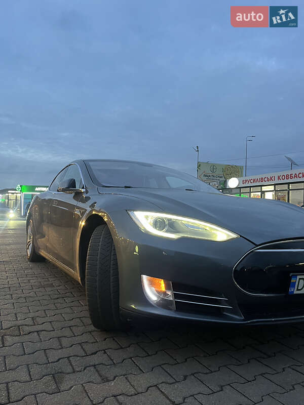 Tesla Model S 2014