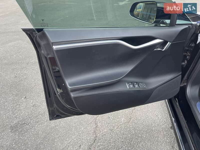 Лифтбек Tesla Model S 2016 в Киеве фото 7 Лифтбек Tesla Model S 2016 в Киеве