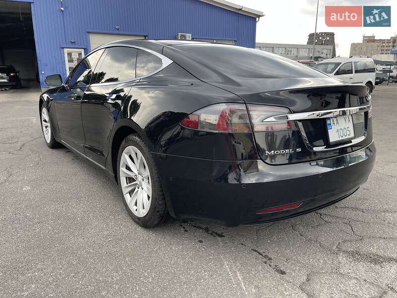 Лифтбек Tesla Model S 2016 в Киеве фото 10 Лифтбек Tesla Model S 2016 в Киеве