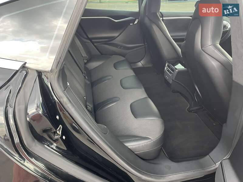 Лифтбек Tesla Model S 2016 в Киеве фото 30 Лифтбек Tesla Model S 2016 в Киеве
