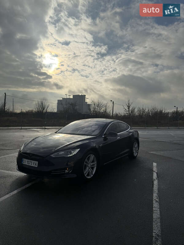 Лифтбек Tesla Model S 2013 в Киеве