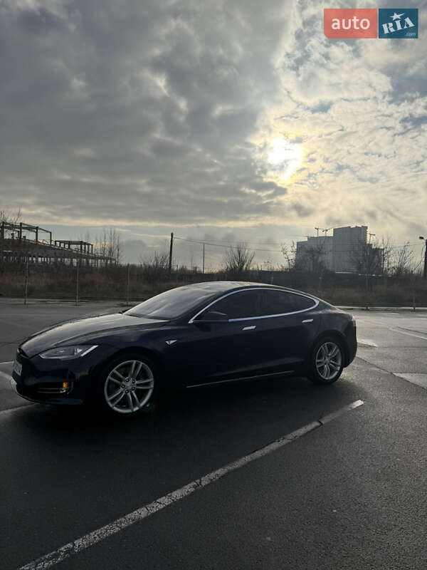 Лифтбек Tesla Model S 2013 в Киеве