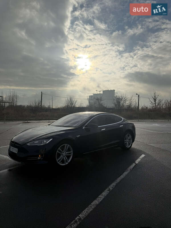 Лифтбек Tesla Model S 2013 в Киеве