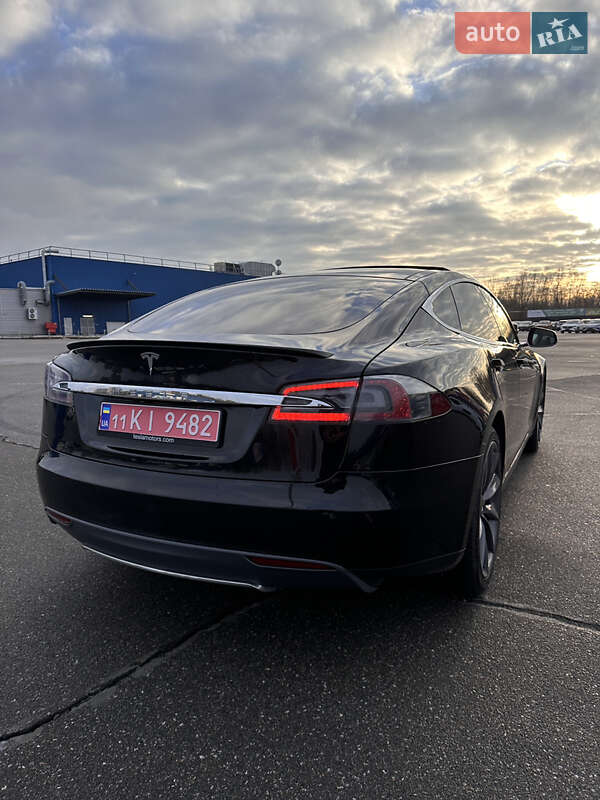 Лифтбек Tesla Model S 2014 в Киеве фото 11 Лифтбек Tesla Model S 2014 в Киеве