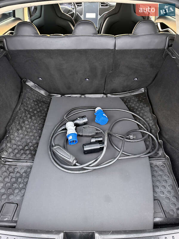 Лифтбек Tesla Model S 2014 в Киеве фото 29 Лифтбек Tesla Model S 2014 в Киеве