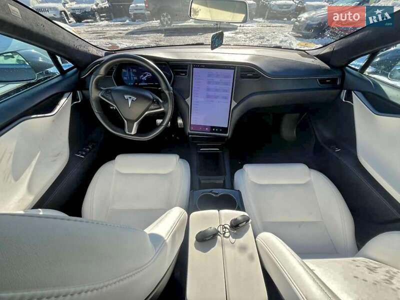 Лифтбек Tesla Model S 2020 в Сумах