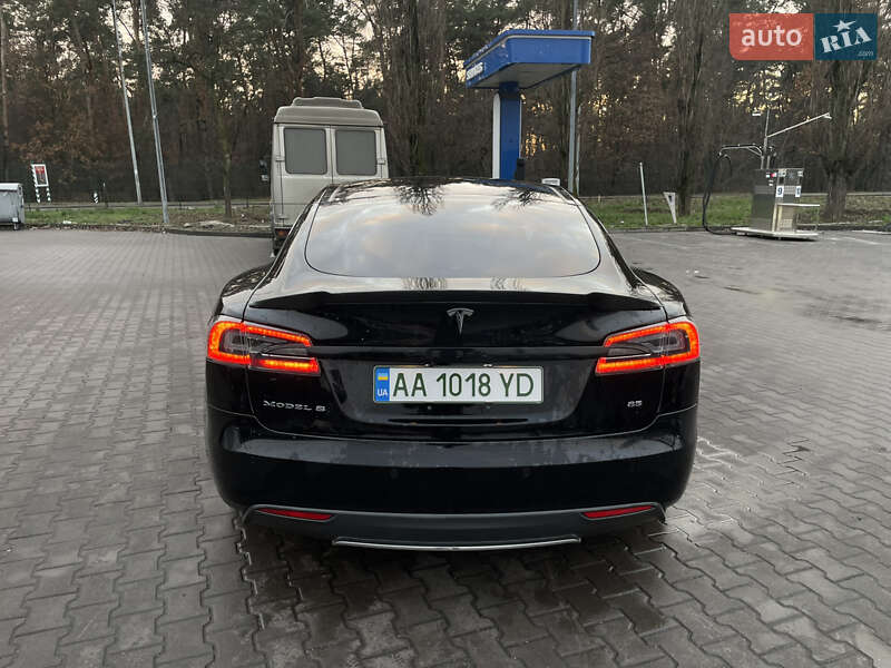Лифтбек Tesla Model S 2014 в Киеве