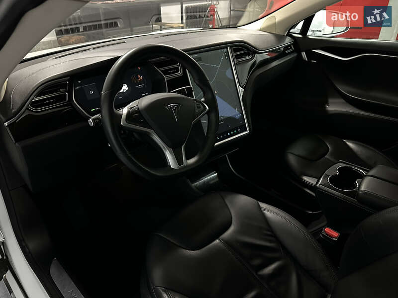 Лифтбек Tesla Model S 2015 в Миргороде