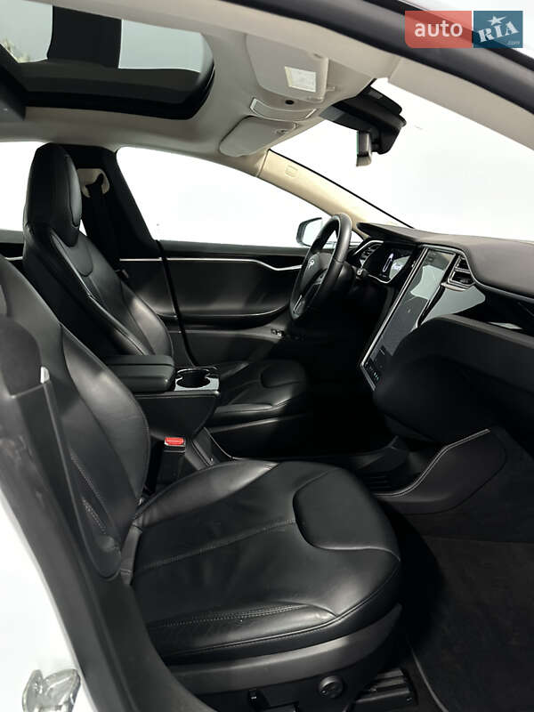 Лифтбек Tesla Model S 2015 в Миргороде