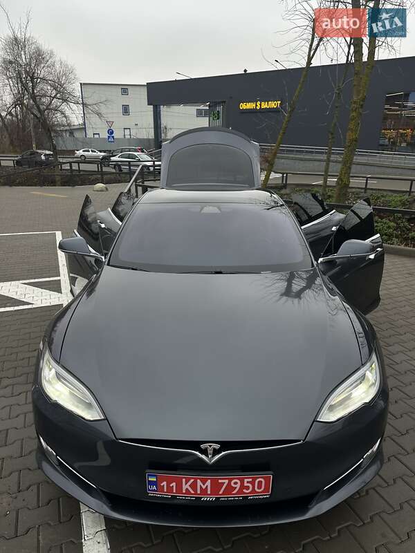Лифтбек Tesla Model S 2018 в Киеве фото 12 Лифтбек Tesla Model S 2018 в Киеве
