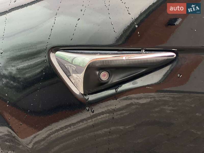 Лифтбек Tesla Model S 2019 в Киеве