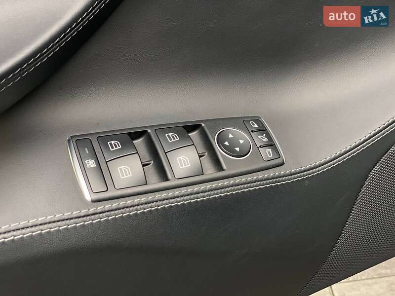 Лифтбек Tesla Model S 2019 в Киеве