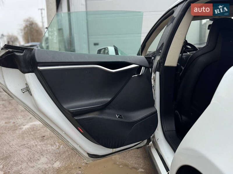 Лифтбек Tesla Model S 2014 в Львове фото 17 Лифтбек Tesla Model S 2014 в Львове