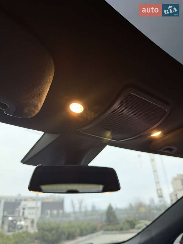 Лифтбек Tesla Model S 2017 в Харькове фото 25 Лифтбек Tesla Model S 2017 в Харькове