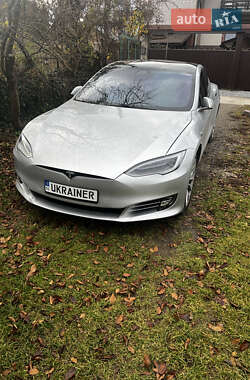 Ліфтбек Tesla Model S 2017 в Львові