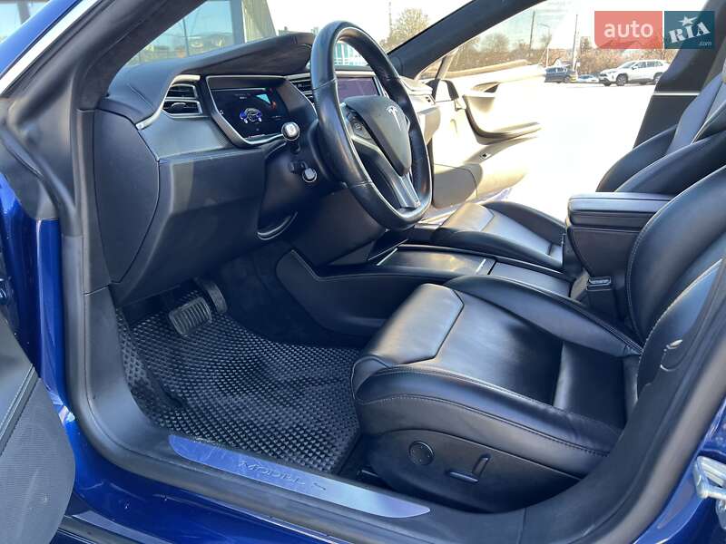 Лифтбек Tesla Model S 2017 в Киеве