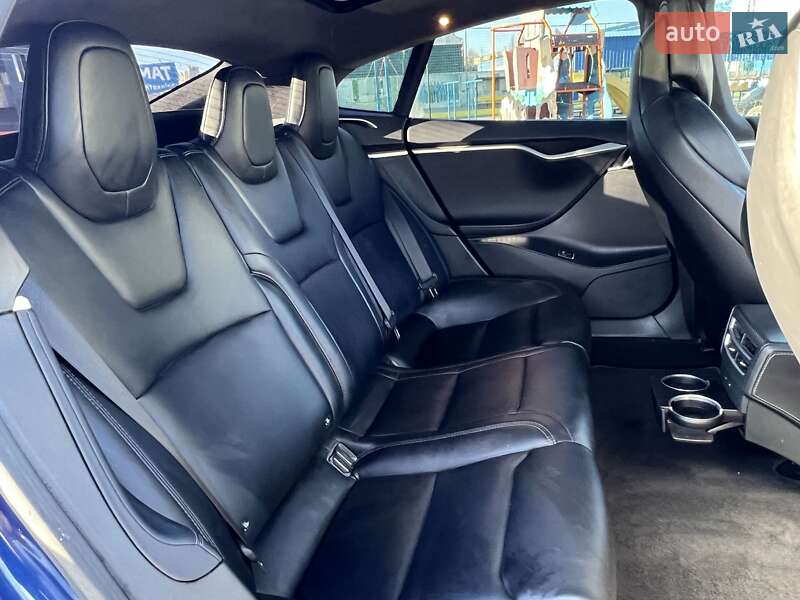 Лифтбек Tesla Model S 2017 в Киеве