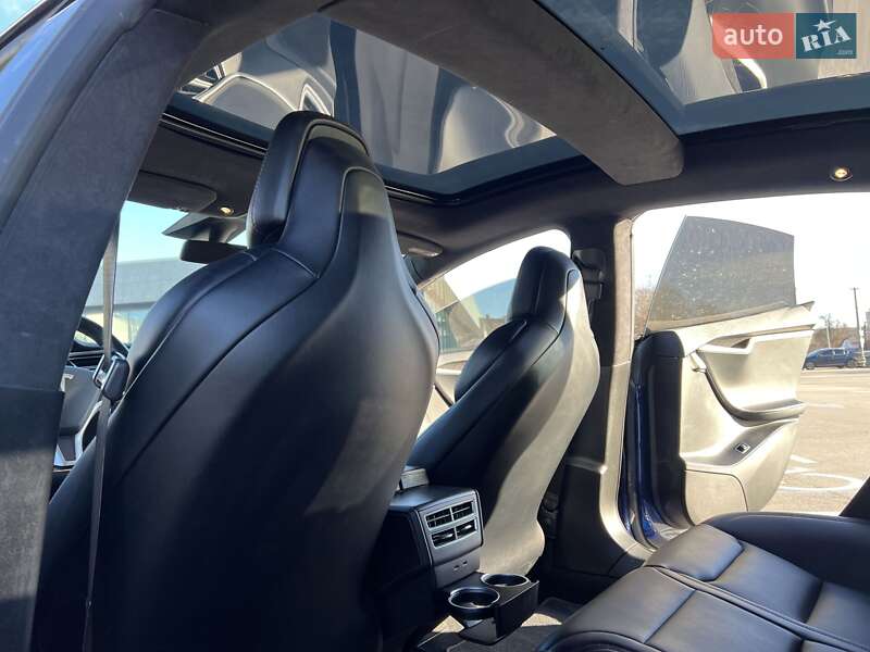 Лифтбек Tesla Model S 2017 в Киеве