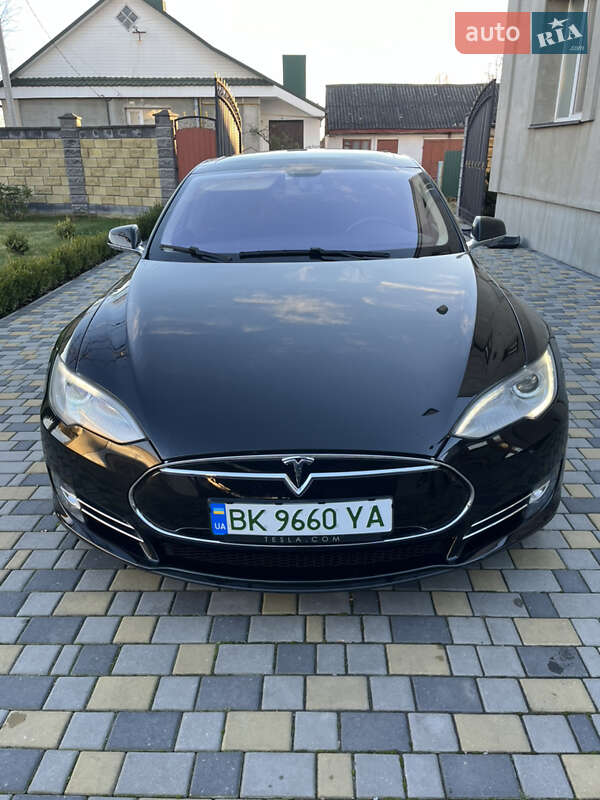 Лифтбек Tesla Model S 2013 в Корце фото 33 Лифтбек Tesla Model S 2013 в Корце