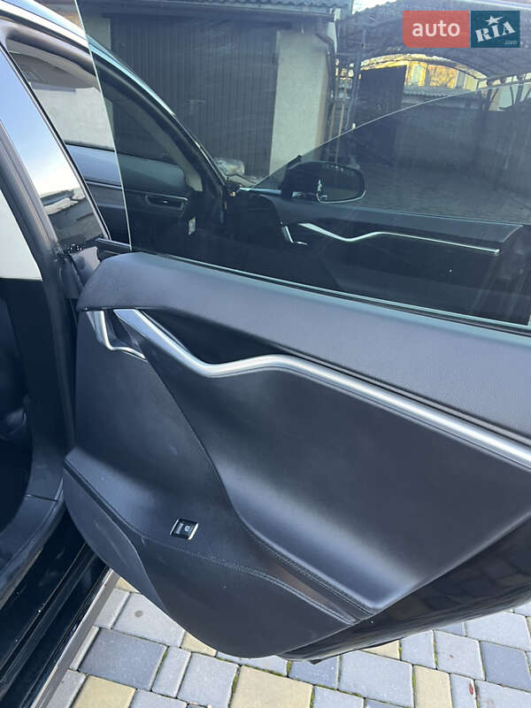 Лифтбек Tesla Model S 2013 в Корце фото 44 Лифтбек Tesla Model S 2013 в Корце