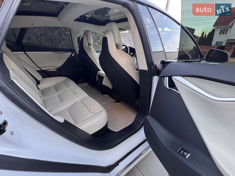 Лифтбек Tesla Model S 2018 в Киеве